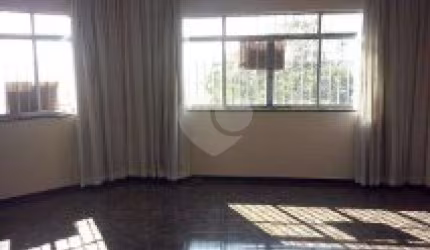 CASA ASSOBRADADA A VENDA NO PARQUE VITÓRIA - 3 DORMITÓRIOS (1 SUÍTE) E 6 VAGAS DE GARAGEM