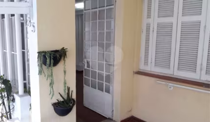 CASA TERREA NA PARADA INGLESA COM MUITOS COMODOS E EDICULA