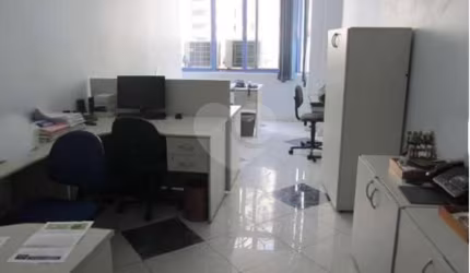 Excelente sala comercial na melhor rua do Centro!