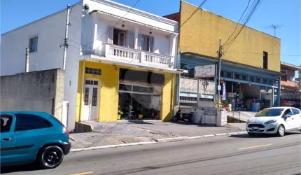 Imóvel comercial e residencial no bairro do Tremembé. Grande fluxo tanto de veículos como pedestres
