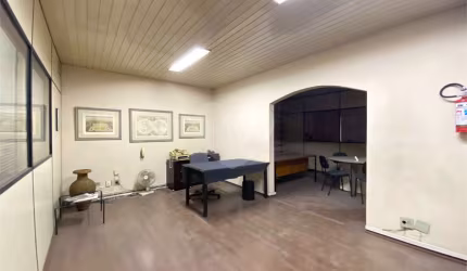 Sala comercial ao lado do Metro Luz