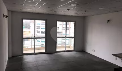 SALA COMERCIAL À VENDA DE 40 M2 NA REGIÃO DE PINHEIROS.