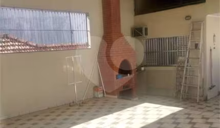 Sobrado para uso comercial/residencial, com 3 pavimentos. 700 metros do metrô Tucuruvi