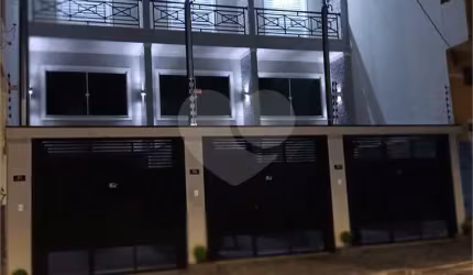 LINDO SOBRADO A VENDA C/ TRES DORMIÓRIOS/UMA SUÍTE/PARQUE VITÓRIA