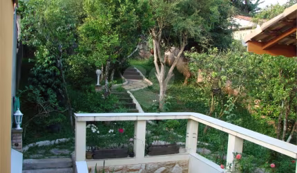 Linda casa no Horto Florestal com 500m² de terreno muito verde e pomar