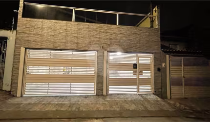CASA A VENDA  237M² CONSTRUIDOS - 3 DORMIITÓRIOS E 3 VAGAS - TREMEMBÉ