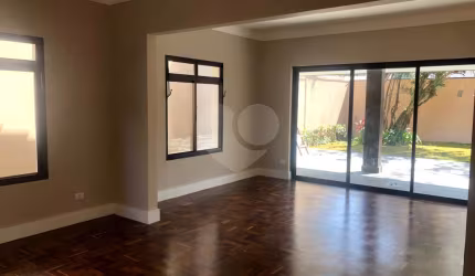 CASA A VENDA NO HORTO FLORESTAL COM 4 DORMS (2 SUÍTES) E 2 VAGAS DE GARAGEM