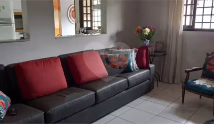 Excelente Sobrado para construtores, com 3 dormitórios, sendo 01 suíte
