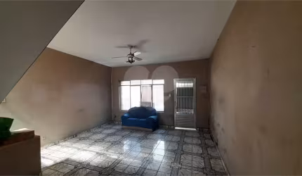 Casa  de  Vila -  100 m2  -  Terreno  48  m2 - 2  dormitorios,  sala,  cozinha,  1 banheiro,  lavand
