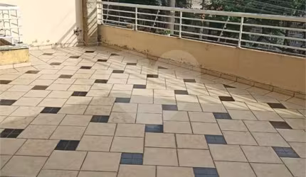 Sobrado a venda na Parada Inglesa,  3 dormitórios e 5 vagas.