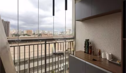 Apto 3 dorm. Sendo 1 suite e 1 banheiro uso comum. Reformado e mobiliado.