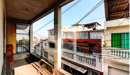 Terreno com 3 casas, em rua calma e tranquila. Acesso fácil para Santana e BarraFunda