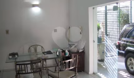 Excelente sobrado em ótima localização
