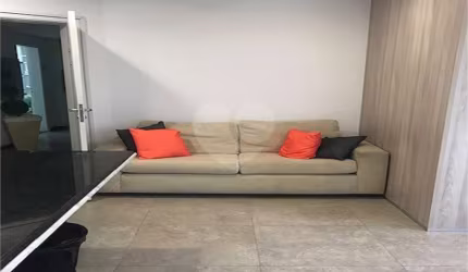 Sala comercial comercial no bairro da Água Fria, com dois banheiros, pequena copa, 1 vaga de garagem