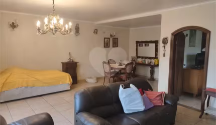 Sobrado em condomínio a venda em Santana