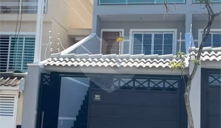 Casa térrea na Vila Paiva, com 300m aproximados de terreno,
