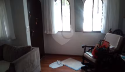 Sobrado com três dormitórios sendo uma suíte e duas vagas no Bairro do Tucuruvi