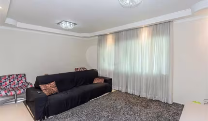 Imóvel amplo à venda com 4 quartos, sendo 1 suíte, e 3 banheiros no total total Parque São Domingos