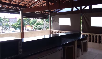 Sobrado comercial à venda.