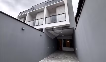 Excelente Sobrado NOVO na Parada Inglesa
