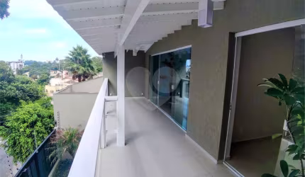MARAVILHOSA CASA TOTALMENTE REFORMADA EM 2021