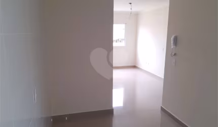 Condomínio de 18 casas, 2 dormitórios, 1 vaga no bairro de  Vila Gustavo