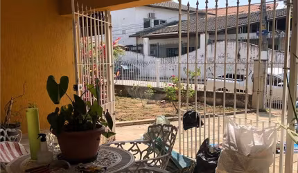 Sobrado p/Moradia ou empresa, amplas dependências 3 dorm.3 banh. 2 salas. Coz. Edicula, Quintal, etc