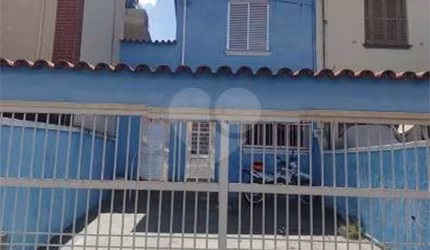 Água Fria/Jardim França Sobrado semi isolado ao lado da Padaria Paris local totalmente residencial!