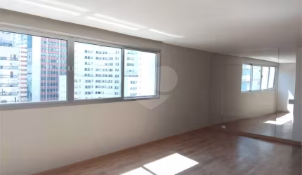 Apartamento à venda no  JARDIM PAULISTA com 135 m²