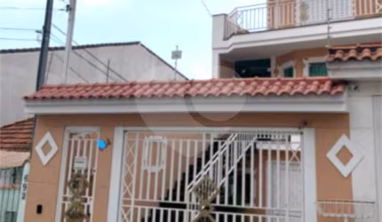 Vende-se Sobrado com 3 suítes e 4 vagas perto do TRIMAIS Tucuruvi