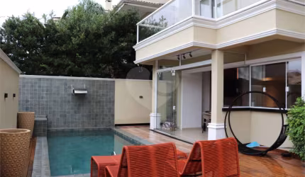 Condomínio fechado para venda. 400m2. 4 suítes, piscina, 5 vagas. Jardim Floresta Zona norte