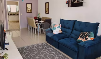 Casa em Condominio à venda com 3 quartos, 1 suite, 2 vagas e 3 banheiros.