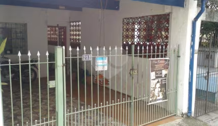 Excelente sobrado bem localizado em Santa Teresinha!