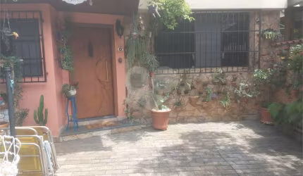 Sobrado Espaçoso e Aconchegante com 3 Dormitórios e Churrasqueira próximo ao Horto Florestal