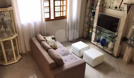 Sobrado com 04 Dormitórios por R$ 900.000,00