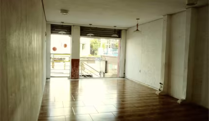 Santana loja de rua = uma casa em baixo com entrada independente