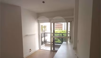 Apartamento no coração da Vila Olímpia, 76m², 3 dorms, 1 suíte, 3 banheiros, 1 vaga.