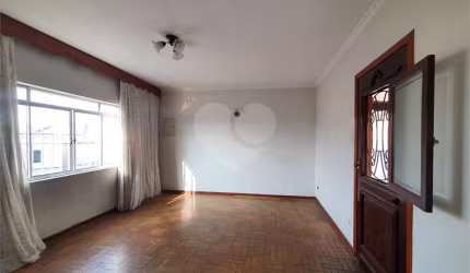 OPORTUNIDADE - Casas e salões para renda na Vila Gustavo