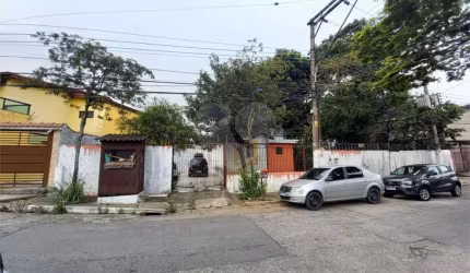 Venda de Terreno com 425m² com 4 casas alugadas,