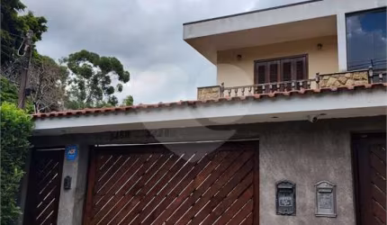 Sobrado no Horto Florestal
