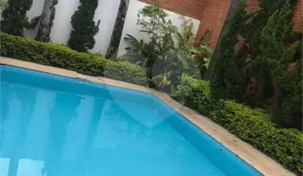 Casa em condomínio à venda em Alphaville com 4 suítes e 4 vagas