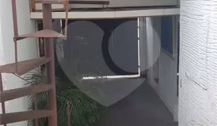 VENDE SE PROPRIEDADE COM FUNDO DE COMÉRCIO - OTIMO SOBRADO COM 18 STUDIOS/KITNETES - IMOVEL RENDA