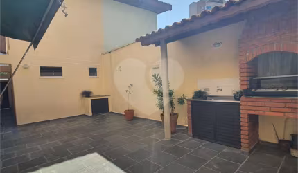 Casa 169m² construídos 3 suítes, 2 vagas com amplo quintal Chácara Klabin