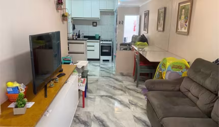 Sobrados em condomínio fechado Vila Nivi
