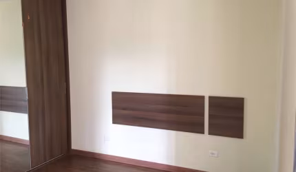 Apartamento de 2 dormitórios no Pari.