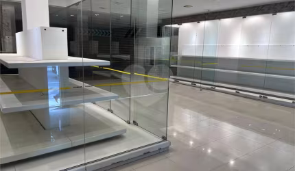 Galpão Comercial a venda ou locação no  Centro.