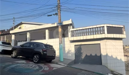 Casa a venda com 3 dormitórios no Jardim Peri