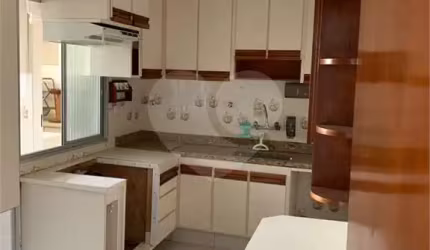 Excelente apto com 3 dormitórios, ótima localização