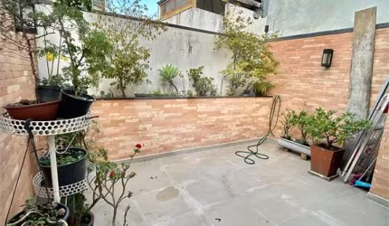 Sobrado no Jardim São Paulo, 3 dormitórios, 1 suíte, 2 vagas com quintal e edícula