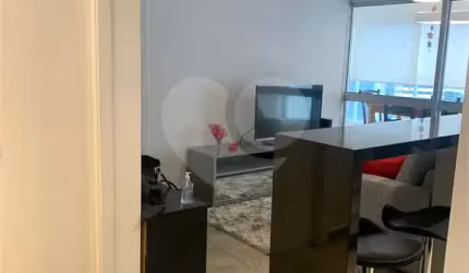 01 DORM MOBILIADO COM VAGA DE GARAGEM AO LADO DO METRÔ EM PINHEIROS